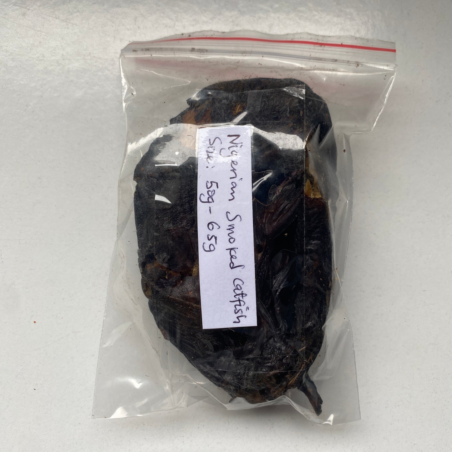 Peixe-gato defumado seco nigeriano