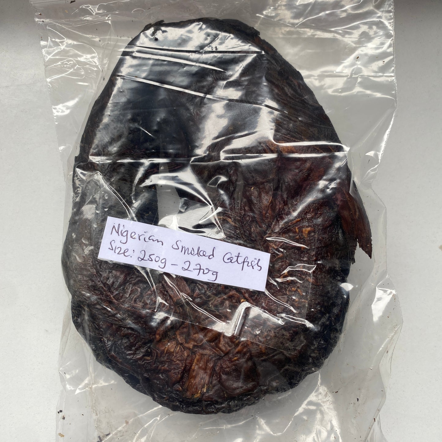 Peixe-gato defumado seco nigeriano