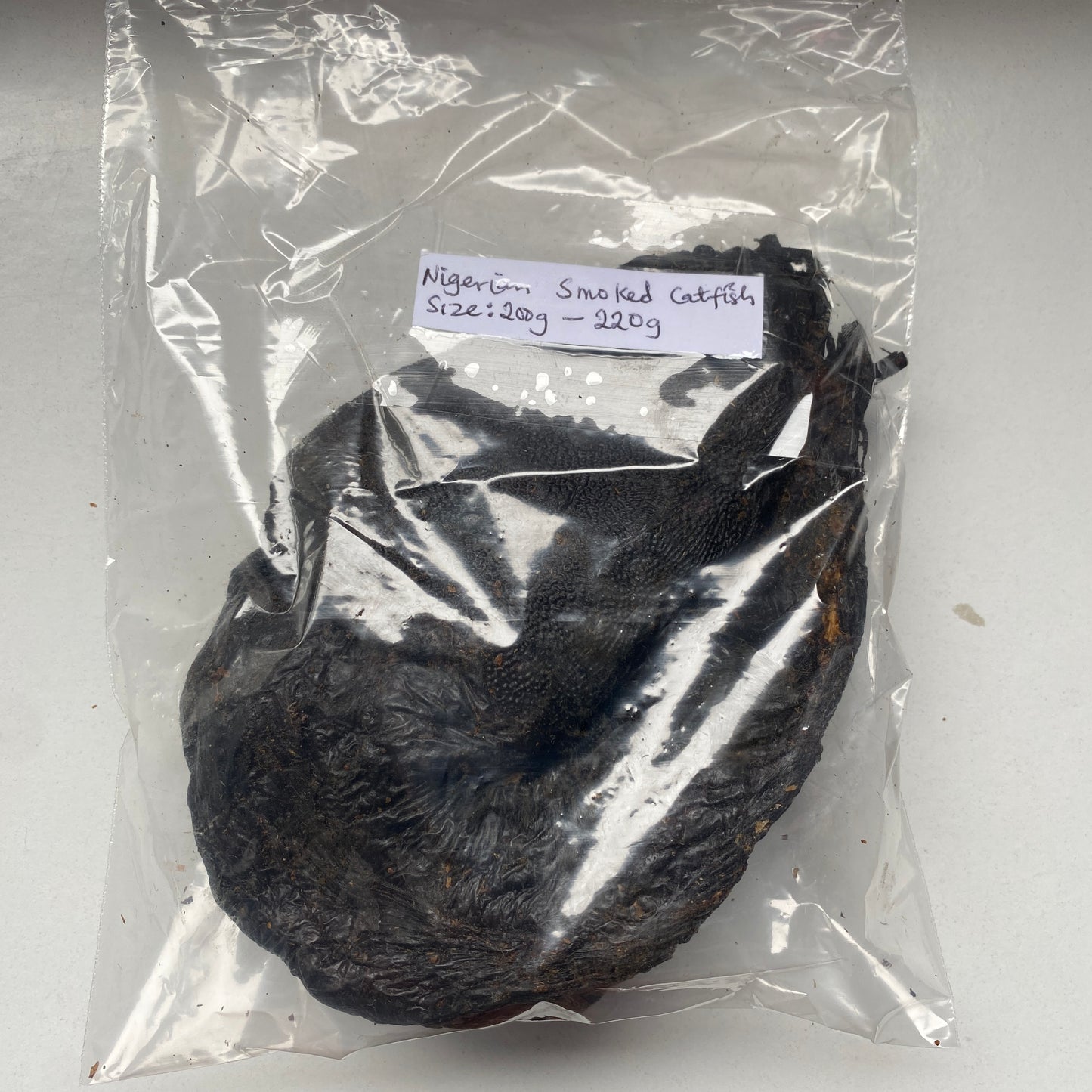 Peixe-gato defumado seco nigeriano