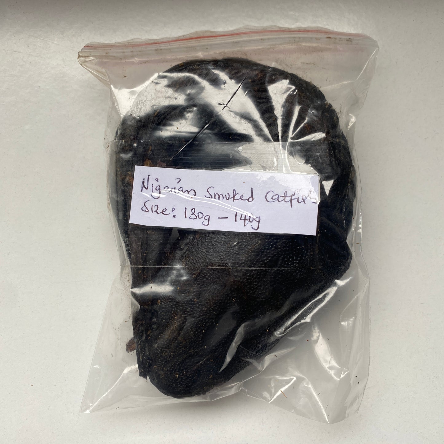 Peixe-gato defumado seco nigeriano